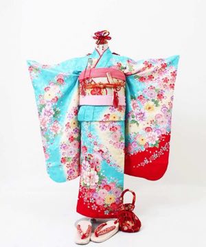 七五三(七歳) | 水色にクリーム暈し 芍薬と桜に雪輪